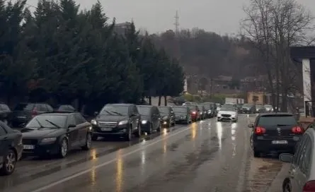 Trafik kilometrik në aksin Prrenjas-Elbasan, paralizohet qarkullimi i automjeteve