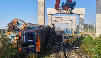 Tragjedi në Tailandë, vinçi ra mbi trenin e pasagjerëve, shkon në 22 numri i viktimave