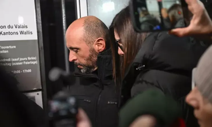 Tragjedia e Crans-Montana, lirohet me garanci pronari i “Constellation”, shpërthen zemërimi në Itali, Meloni: Fyerje për kujtimin e viktimava