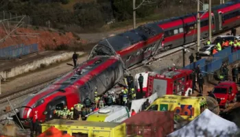 Tragjedia me tren në Spanjë/ Qeveria premton 20 milionë euro kompensim për familjet e viktimave, opozita kërkon dorëheqjen e ministrit të Transportit