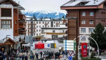 Tragjedia në Crans-Montana, rajonet zvicerane ndalojnë mjetet piroteknike në ambientet e mbyllura