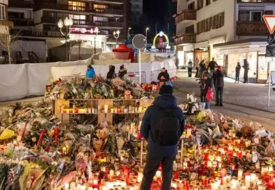 Tragjedia në diskon në Zvicër, kryebashkiaku i Crans-Montanas: Po më kërcënojnë me vdekje, kam nisur terapinë