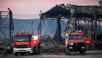 Tragjedia në Trikala të Greqisë: Pronari dhe dy teknikë dërgohen në prokurori pas shpërthimit vdekjeprurës