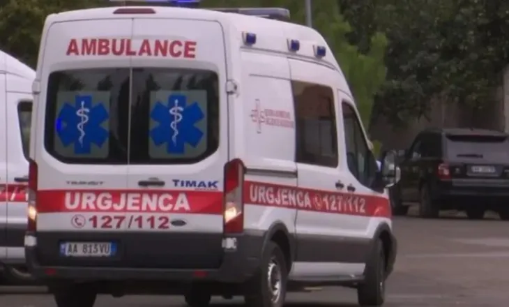 Tragjike në Gramsh/ Kamioni del nga rruga dhe bie në humnerë, humb jetën 1 person, 2 të plagosur rëndë (EMRAT)