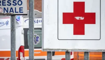 Tragjike në Itali/ U përplas nga një tren teksa po kalonte mbi shina, ndërron jetë 22-vjeçarja