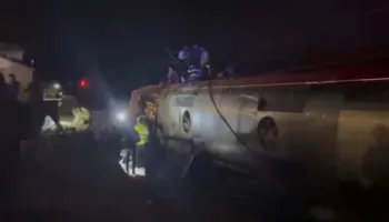 Tragjike në Spanjë, dy trena dalin nga shinat dhe përplasen, raportohet për 2 viktima dhe disa të plagosur