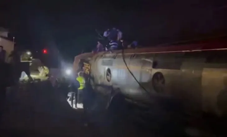 Tragjike në Spanjë, dy trena dalin nga shinat dhe përplasen, raportohet për 2 viktima dhe disa të plagosur