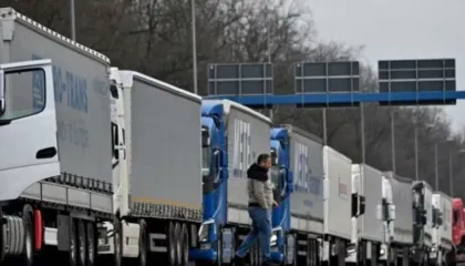 Transportuesit serbë i japin fund bllokadës, nis qarkullimi i kamionëve nga Kosova drejt Serbisë