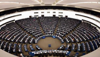 Tre partitë kryesore të BE-së bëjnë thirrje për ndërprerjen e marrëveshjes së tarifave me SHBA-në