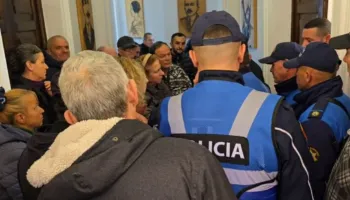 Tregtarët e Tregut Industrial mësyjnë në Bashki, kërkojnë takim me përfaqësuesit vendorë