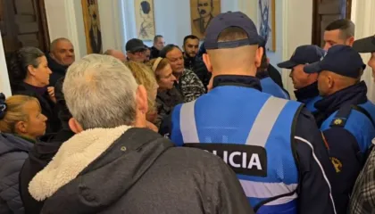 Tregtarët e Tregut Industrial mësyjnë në Bashki, kërkojnë takim me përfaqësuesit vendorë