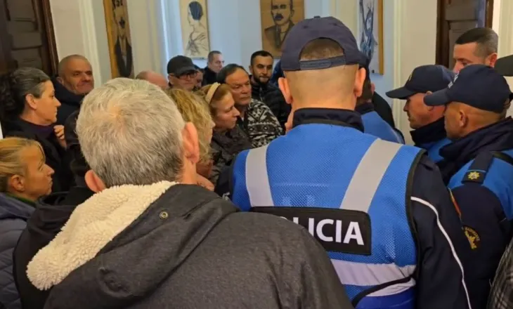 Tregtarët e Tregut Industrial mësyjnë në Bashki, kërkojnë takim me përfaqësuesit vendorë