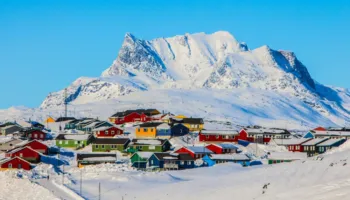 Tregti “e nxehtë” në Grenlandën ‘e ngrirë’/ Aksionet rriten pas kërcënimeve të Trump