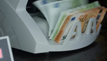 Tregtia me bilanc negativ/ Eksportet shqiptare kanë hyrë në krizë të thellë prej tre vitesh, shkak kursi i Euros