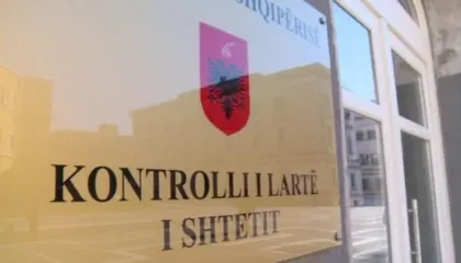 Tregtia online rritet, institucionet ngecin/KLSH: Mungesa e strategjisë, tatimet dhe AKEP po sjellë miliona lekë humbje