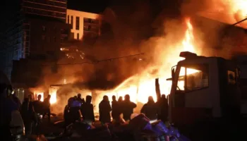 Tregu i ‘5 Majit’ shkrumb e hi, Policia: Zjarri u shkaktua nga një shkëndijë elektrike