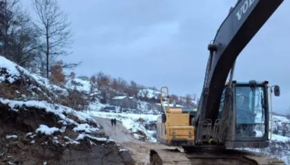 Tri ditë bllokimi nga reshjet/ Rihapet qarkullimi në rrugën drejt Dardhasit