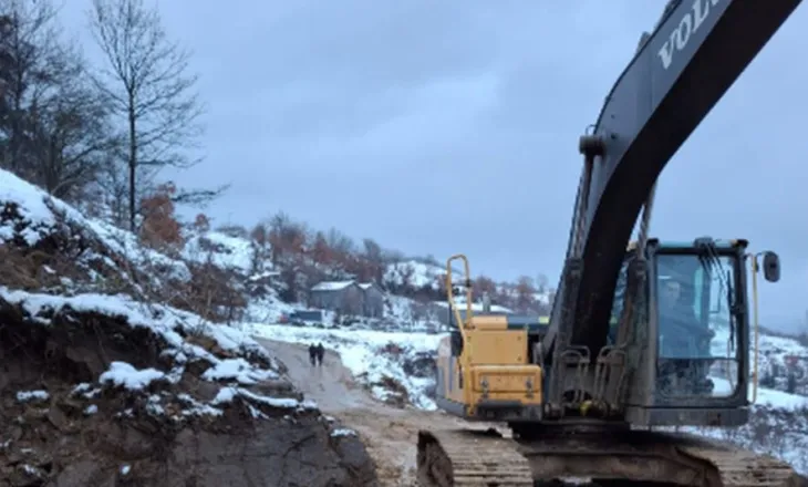 Tri ditë bllokimi nga reshjet/ Rihapet qarkullimi në rrugën drejt Dardhasit
