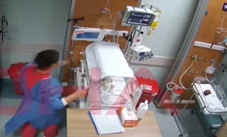 Tronditëse, infermieria dhunon brutalisht beben 5-ditëshe në një maternitet në Turqi. Foshnja pëson paralizë(VIDEO)
