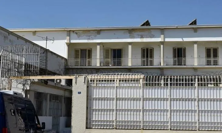 Tronditet Greqia, vr*tet në burg shqiptari i njohur. Rezulton i dënuar me burgim të përjetshëm