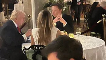 Trump dhe Musk “shkrijnë akujt” pas përplasjes publike, darkojnë në Mar-a-Lago