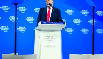 Trump e përdori Davosin për të shfaqur fuqinë amerikane dhe për të tronditur rendin global