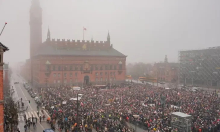 Trump përsërit kërcënimin për../  Protesta në Groenlandë dhe Danimarkë