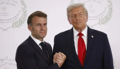 Trump poston mesazhin e Macron: Nuk po kuptoj çfarë po bën me Groenlandën