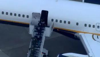 U arrestuan nga forcat amerikane, Nicolas Maduro dhe bashkëshortja e tij mbërrijnë në bazën ushtarake të Nju Jorkut