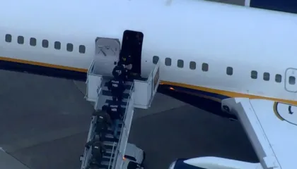 U arrestuan nga forcat amerikane, Nicolas Maduro dhe bashkëshortja e tij mbërrijnë në bazën ushtarake të Nju Jorkut