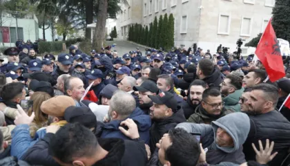 U arrestuan për protestën te kryeministria, gjykata liron 4 anëtarët e “Shqipëria Bëhet”