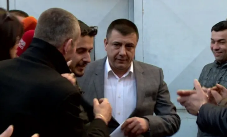 U dënua me burg përjetë për vrasjen e komisar Lamajt/ Pas vendimit të Strasburgut, GJK rihap gjykimin për Arben Frrokun! Seanca më…