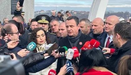 “U jehua e vërteta”/27-vjetori i masakrës së Reçakut, Kurti: Do jemi të angazhuar për t’i sjellë kriminelët para gjyqit