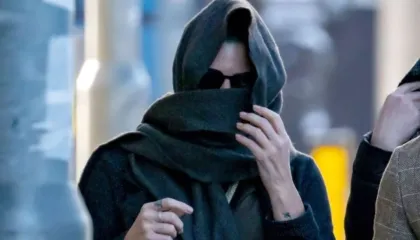 U kap në akt intim me një të burgosur shqiptar, gardiania dënohet me burg në Angli