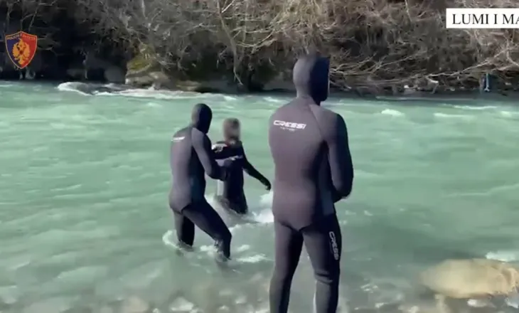 U la nga shoku në mjetin e rënë në përrua dhe e mori rrjedha e ujit, ende asnjë shenjë për trupin e 30-vjeçarit në Klos