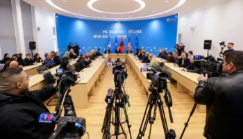 “U përmbyt morali i kalbur i kësaj qeverie”/ Berisha, deklaratë për mediat: Satelitët e Peleshit mbushën xhepat e Ramës