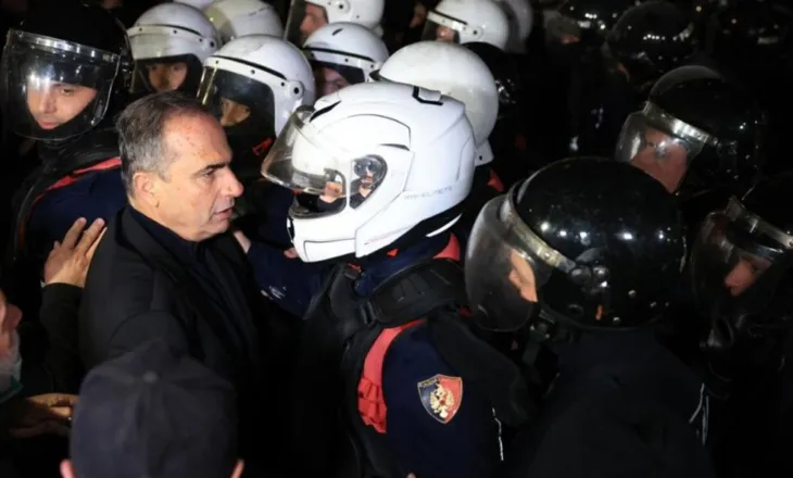 U përplas me efektivët, Boçi: Policia provokoi dhe goditi qytetarët…