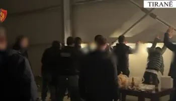 U prezantuan si të njohur dhe e mashtruan 55-vjeçarin për t’i marrë 40 mijë euro, 3 në pranga, 2 në kërkim