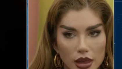 U rrit me dhunë dhe torturë nga babai, Bia Khalifa bën rrëfimin prekës