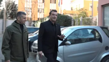 U shkarkua me urdhër të Anuela Ristanit, gjykata rikthen në detyrë të besuarin e Erion Veliajt