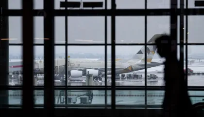 U shtir si pilot për të përfituar fluturime falas, 33-vjeçari në SHBA përballet me deri 20 vjet burg