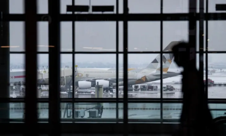 U shtir si pilot për të përfituar fluturime falas, 33-vjeçari në SHBA përballet me deri 20 vjet burg