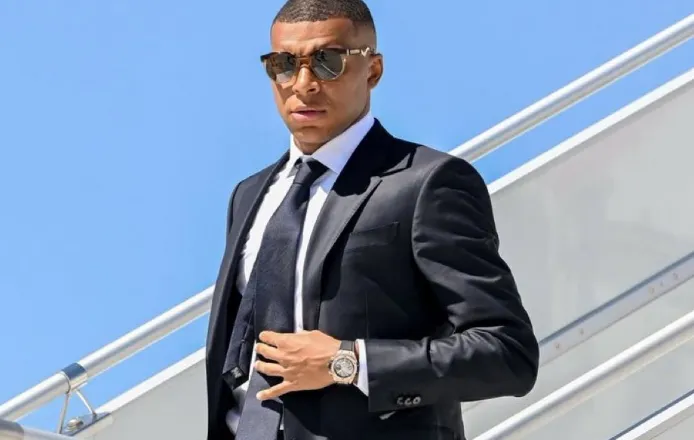 Udhëtim me avion privat, Mbape do klasiken e Superkupës ndaj Barçës