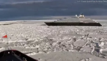 Udhëtimi për pak kthehet në tragjedi, anija luksoze turistike bllokohet në akujt e Antarktidës