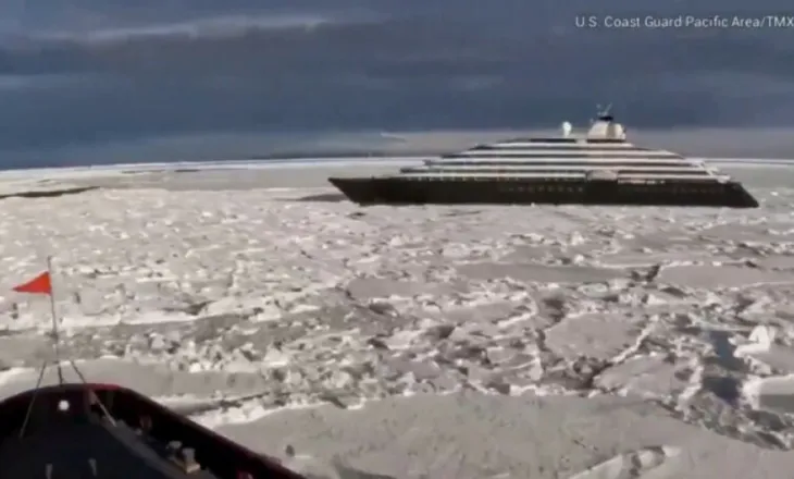 Udhëtimi për pak kthehet në tragjedi, anija luksoze turistike bllokohet në akujt e Antarktidës