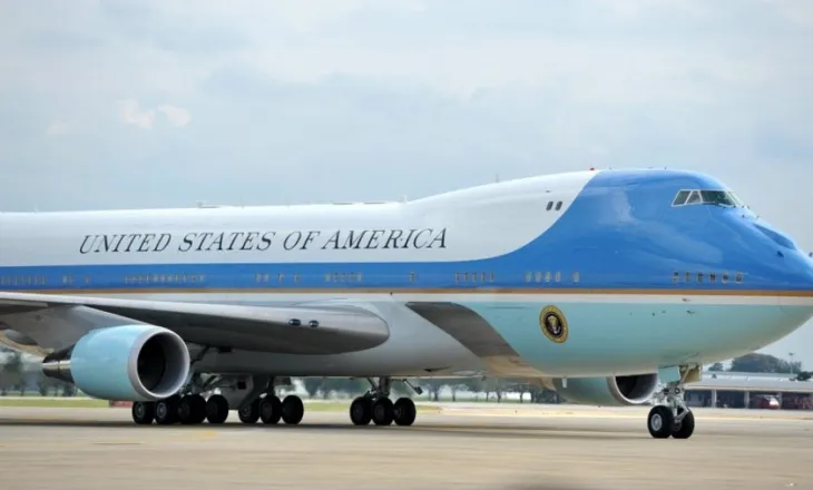Udhëtonte për në Davos, ‘Air Force One’ i DonaldTrump pëson defekt gjatë fluturimit, kthehet sërish në SHBA