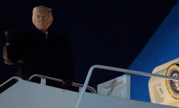 Udhëtonte për në Davos, Air Force One i Trump pëson defekt