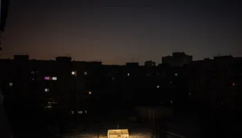 Ukraina në errësirë totale/ BE miraton 145 milionë euro ndihmë humanitare, dërgon edhe gjeneratorë elektrikë në disa qytete