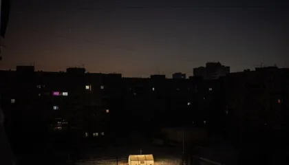 Ukraina në errësirë totale/ BE miraton 145 milionë euro ndihmë humanitare, dërgon edhe gjeneratorë elektrikë në disa qytete