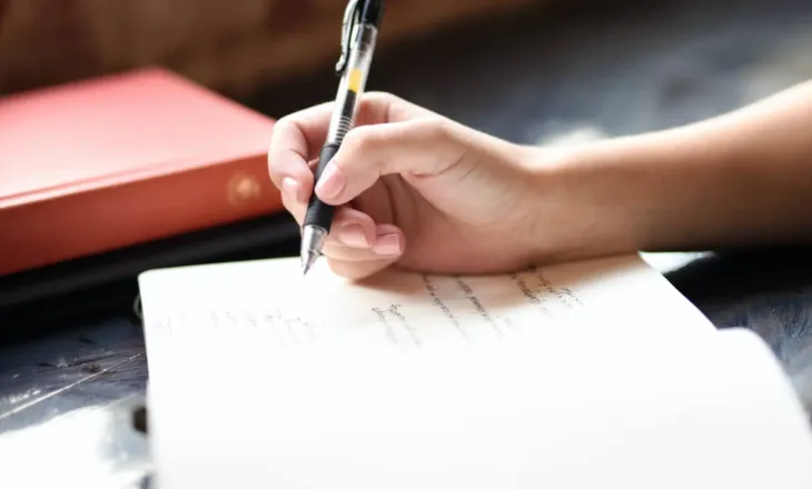 UNESCO propozon mbrojtjen e shkrimit të dorës si trashëgimi jomateriale e njerëzimit